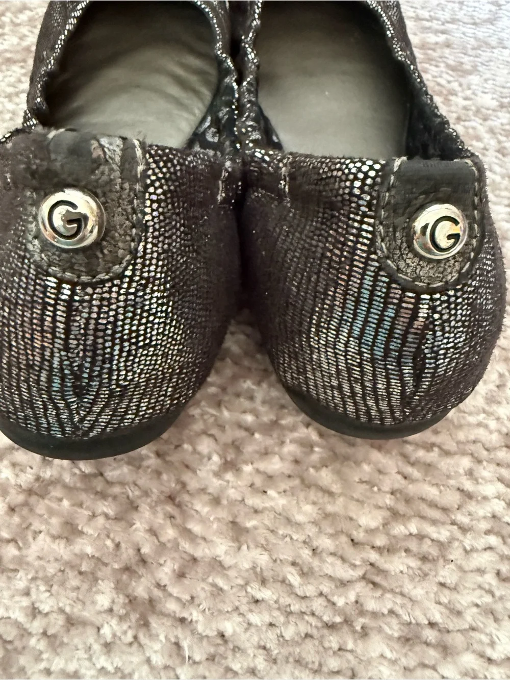 Guess Ballet Flats 7.5 Charcoal Gray Black Silver Cinched Sides And Toe Bow